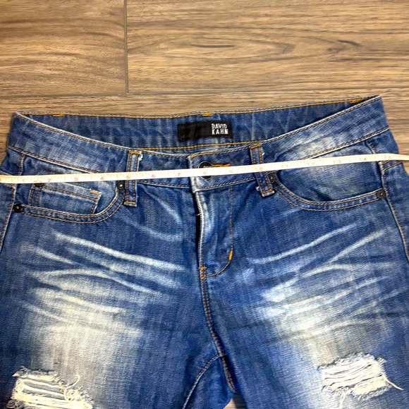 David Kahn Blue Jeans
Distressed
Size 26
Like New - Picture 5 of 13